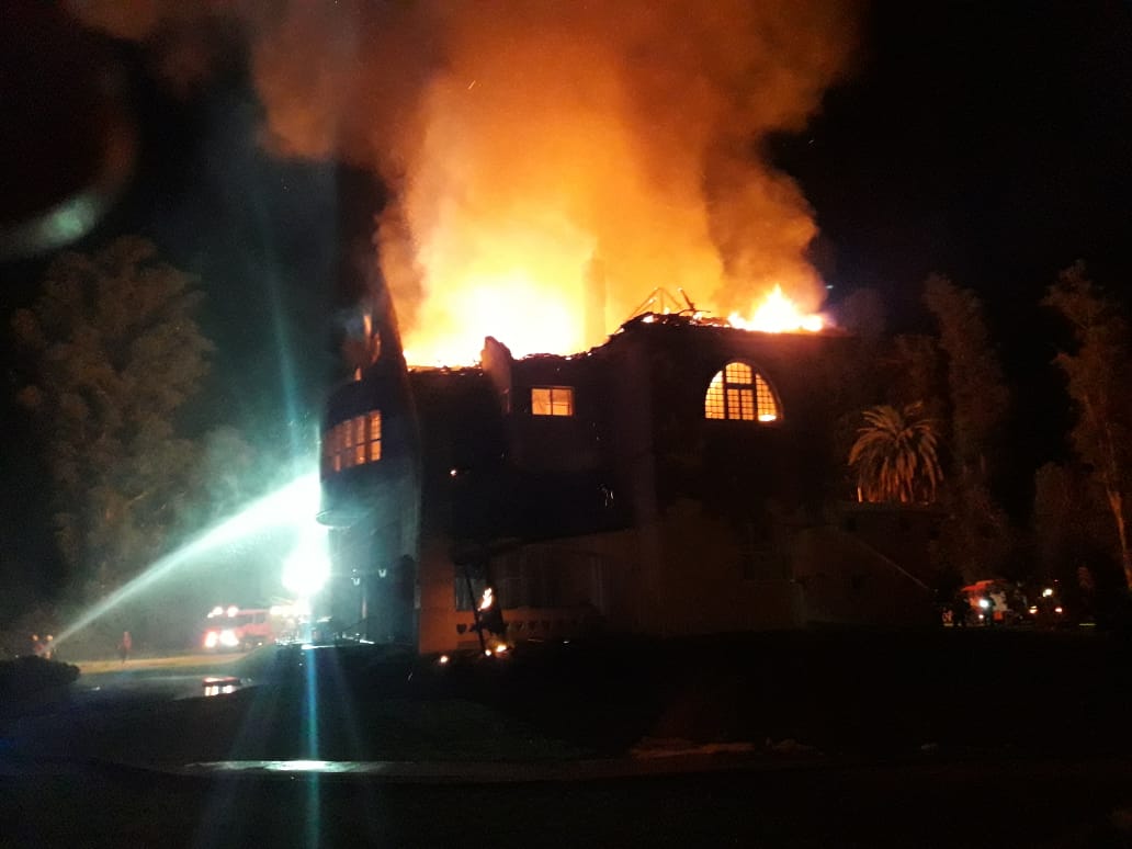 Incendio en Kentucky: el fuego se descontroló y los bomberos de Funes no dan abasto 